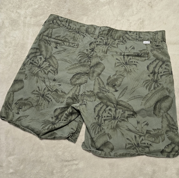 Levi's Tropical Chino Green Shorts Mens 33* (Fits A 34in. Waist) Hawaiiian Aloha - Picture 2 of 7